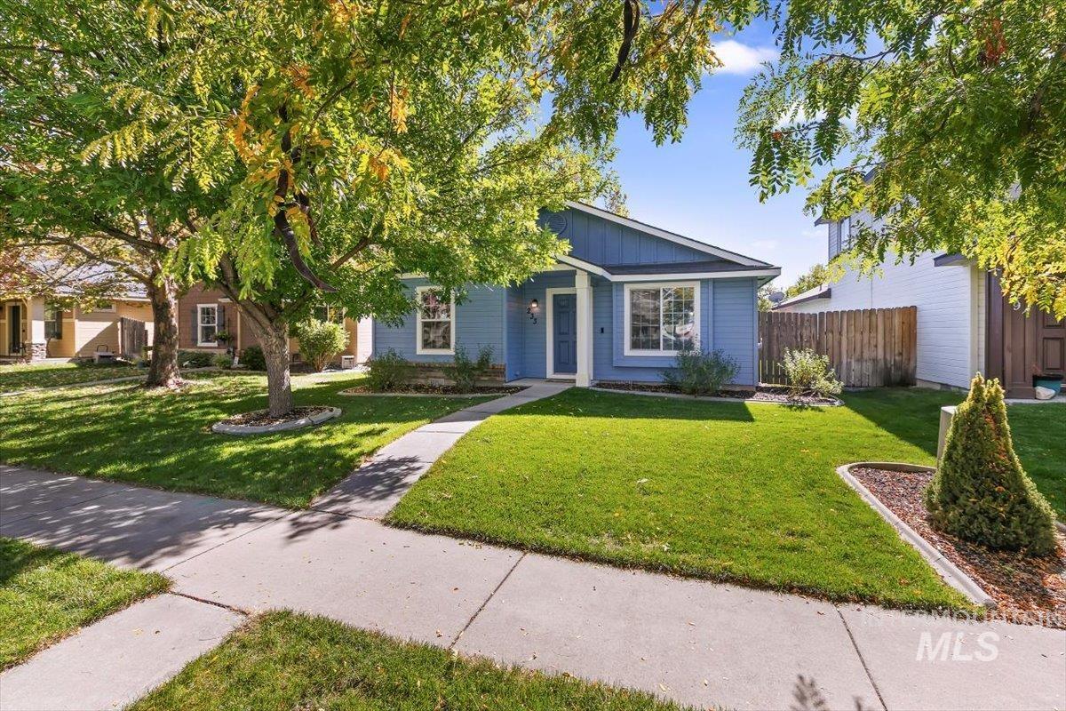 233 W Lava Falls Dr, Meridian, Idaho 83646, 3 Bedrooms, 2 Bathrooms, Residential For Sale, Price $399,900,MLS 99002542