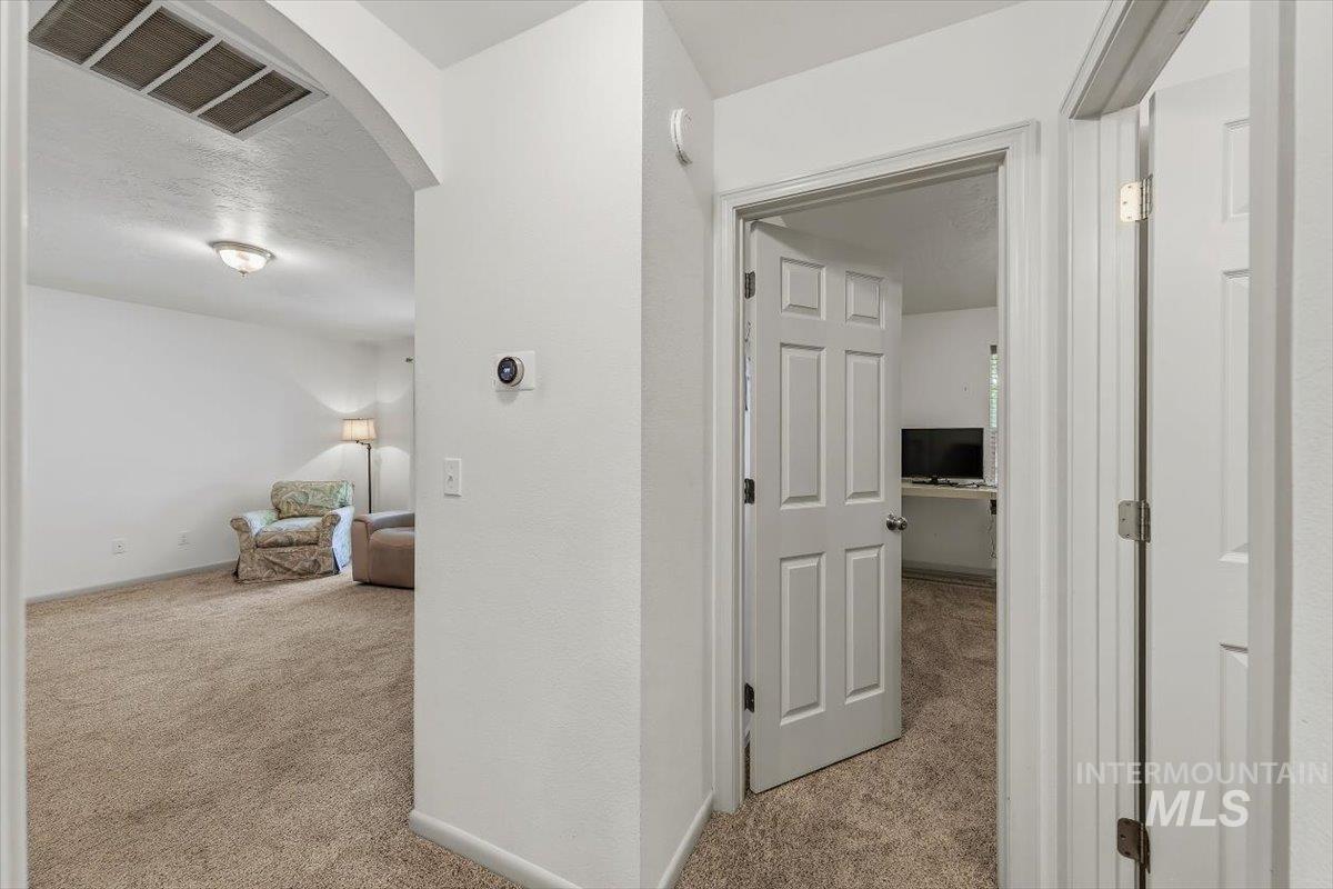 233 W Lava Falls Dr, Meridian, Idaho 83646, 3 Bedrooms, 2 Bathrooms, Residential For Sale, Price $399,900,MLS 99002542