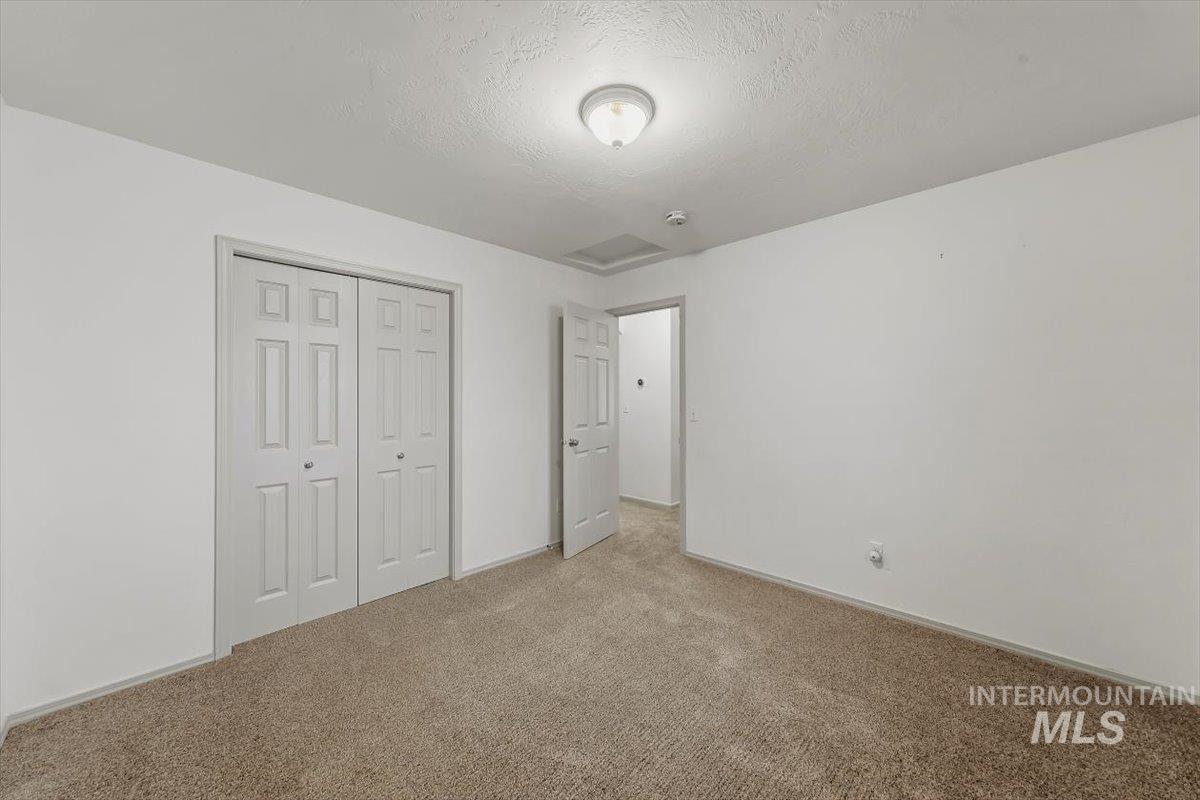 233 W Lava Falls Dr, Meridian, Idaho 83646, 3 Bedrooms, 2 Bathrooms, Residential For Sale, Price $399,900,MLS 99002542