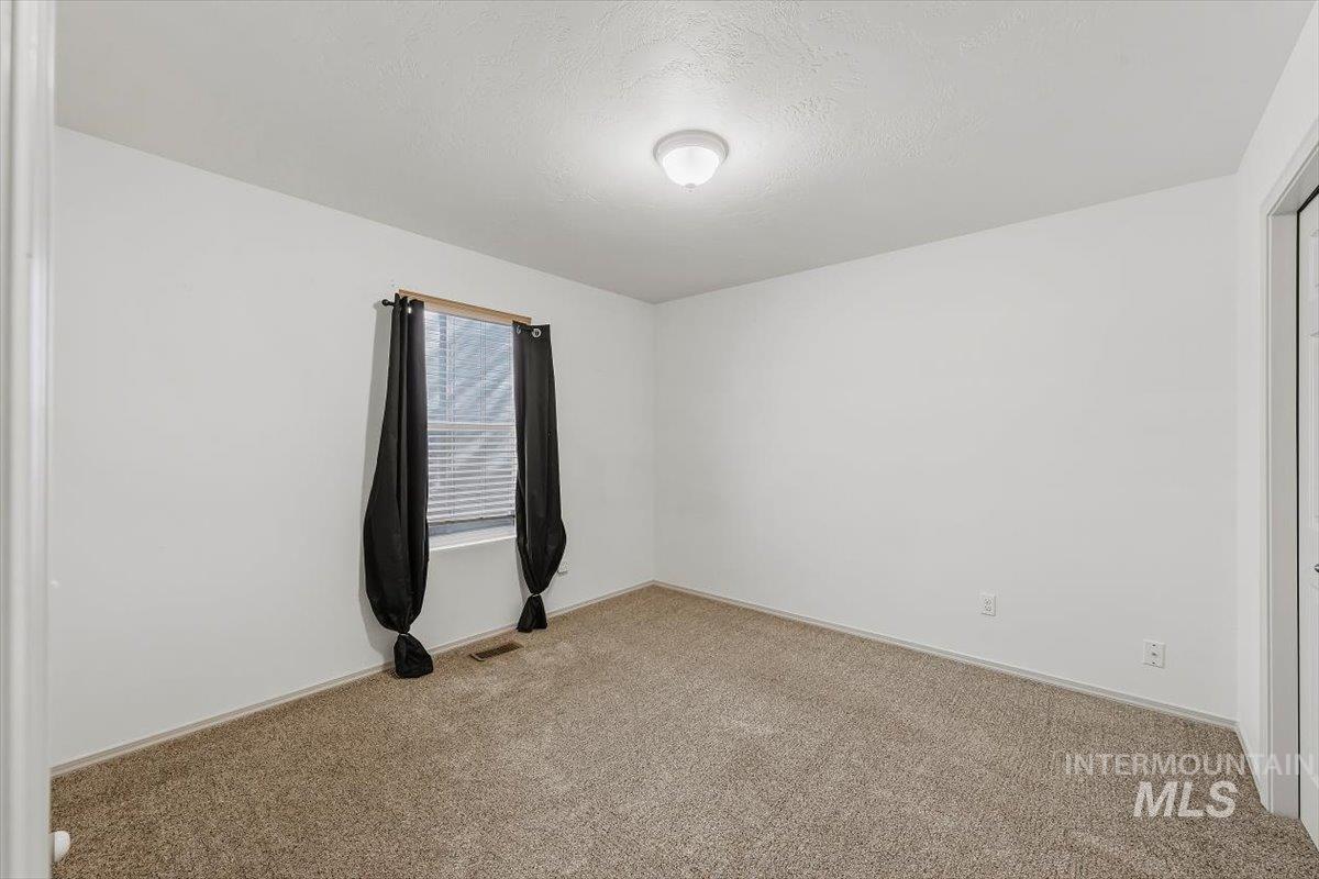233 W Lava Falls Dr, Meridian, Idaho 83646, 3 Bedrooms, 2 Bathrooms, Residential For Sale, Price $399,900,MLS 99002542