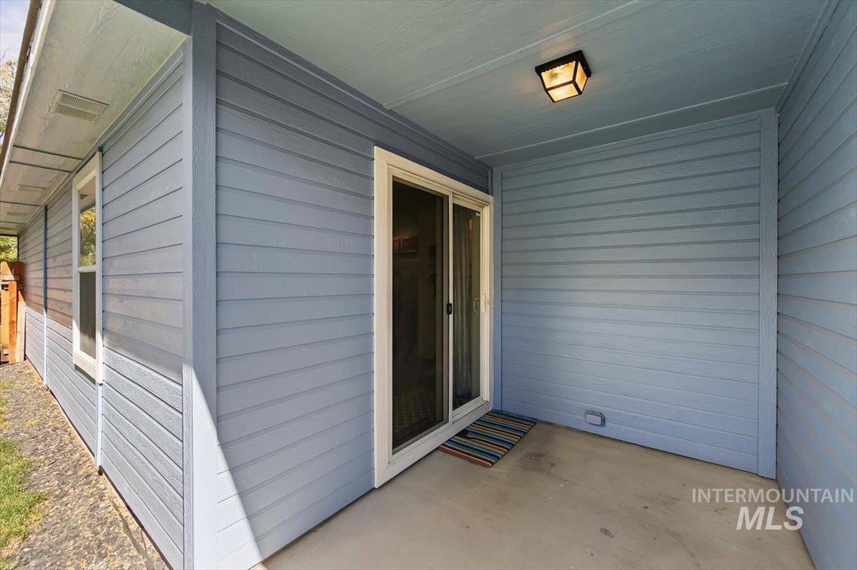 233 W Lava Falls Dr, Meridian, Idaho 83646, 3 Bedrooms, 2 Bathrooms, Residential For Sale, Price $399,900,MLS 99002542