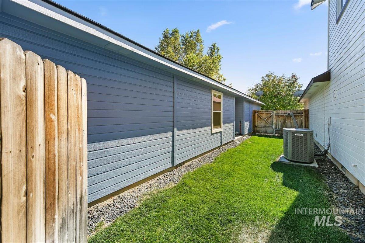 233 W Lava Falls Dr, Meridian, Idaho 83646, 3 Bedrooms, 2 Bathrooms, Residential For Sale, Price $399,900,MLS 99002542