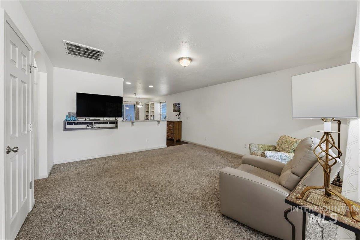 233 W Lava Falls Dr, Meridian, Idaho 83646, 3 Bedrooms, 2 Bathrooms, Residential For Sale, Price $399,900,MLS 99002542