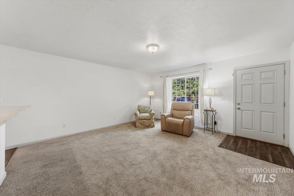 233 W Lava Falls Dr, Meridian, Idaho 83646, 3 Bedrooms, 2 Bathrooms, Residential For Sale, Price $399,900,MLS 99002542