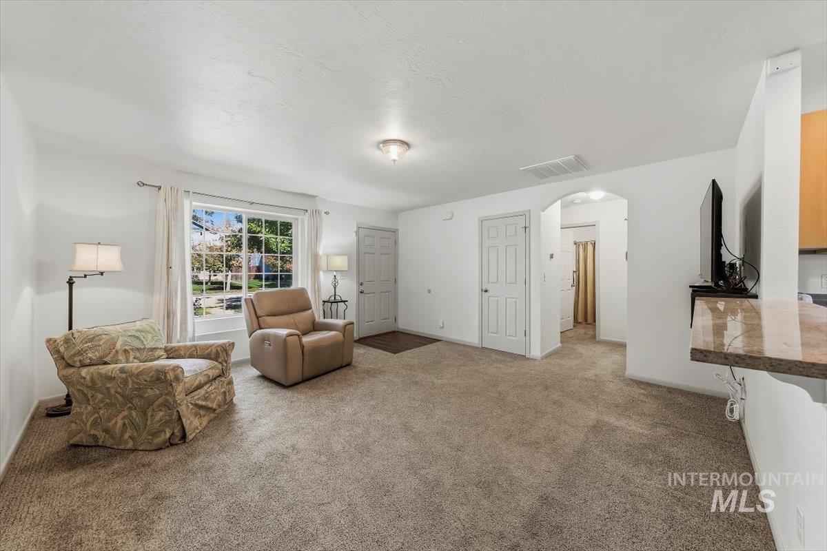 233 W Lava Falls Dr, Meridian, Idaho 83646, 3 Bedrooms, 2 Bathrooms, Residential For Sale, Price $399,900,MLS 99002542