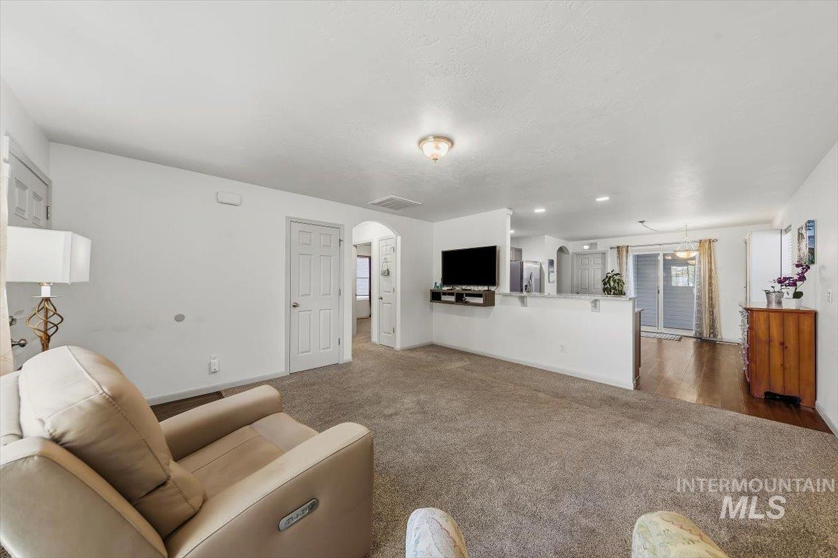 233 W Lava Falls Dr, Meridian, Idaho 83646, 3 Bedrooms, 2 Bathrooms, Residential For Sale, Price $399,900,MLS 99002542