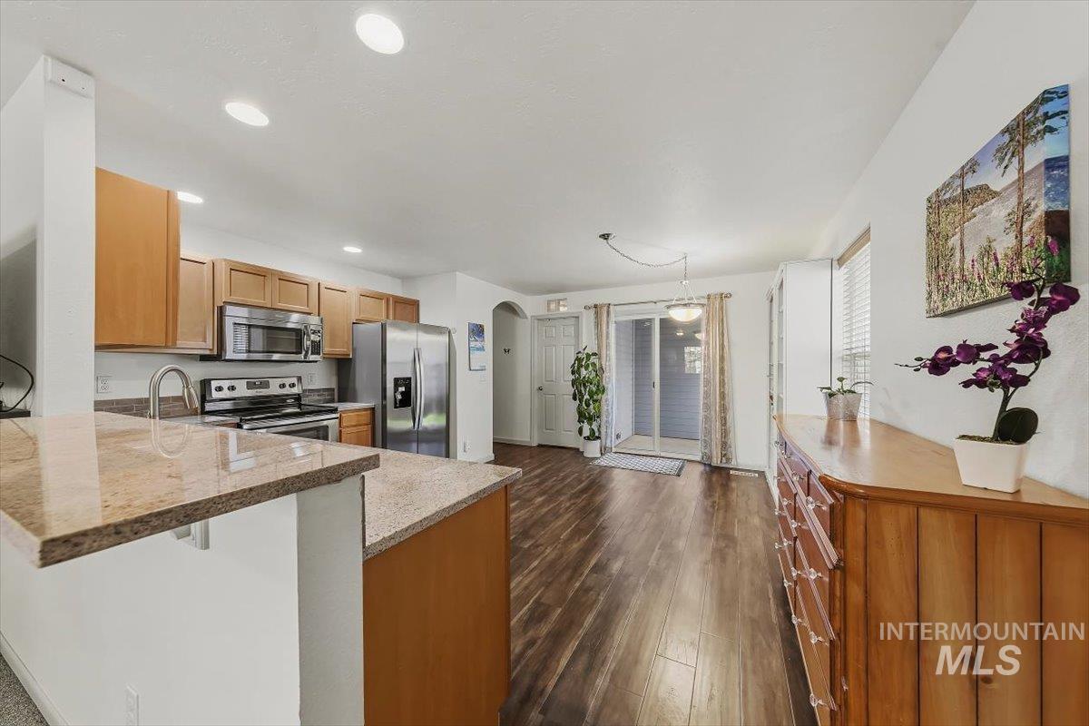 233 W Lava Falls Dr, Meridian, Idaho 83646, 3 Bedrooms, 2 Bathrooms, Residential For Sale, Price $399,900,MLS 99002542