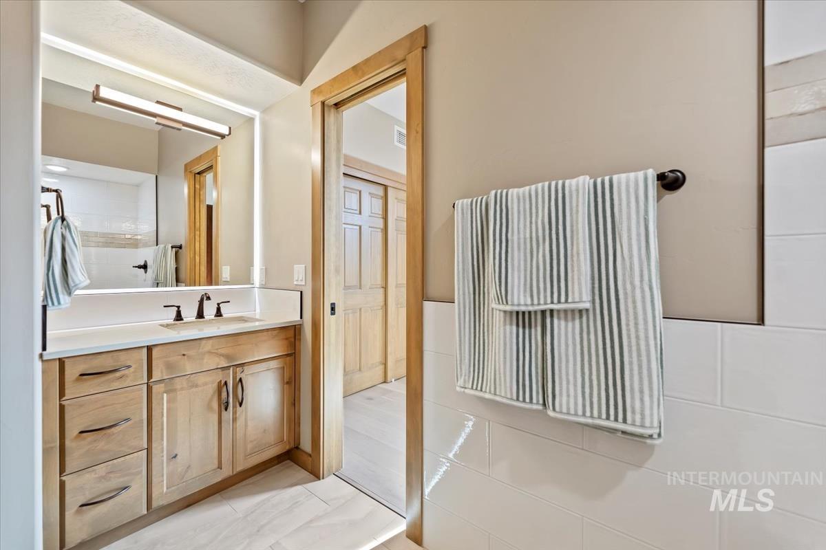 79 E Aikens Street, Eagle, Idaho 83616, 2 Bedrooms, 2 Bathrooms, Residential For Sale, Price $675,000,MLS 99002553