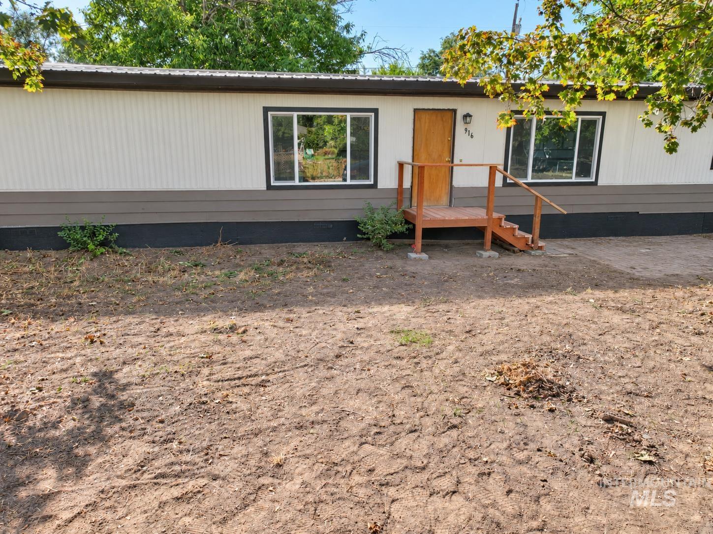 916 Victoria, Fruitland, Idaho 83619, 3 Bedrooms, 2 Bathrooms, Residential For Sale, Price $280,000,MLS 99002555