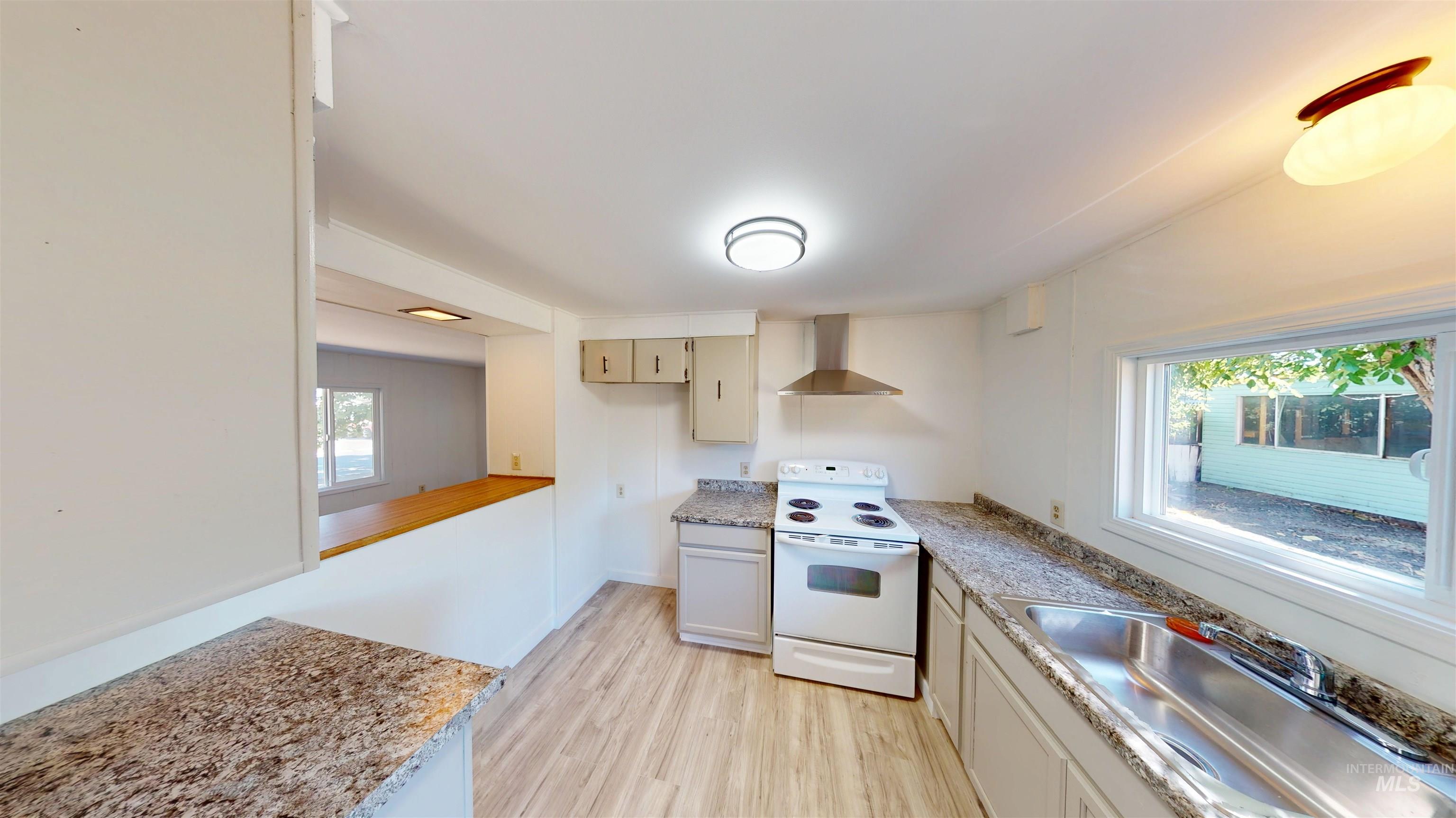 916 Victoria, Fruitland, Idaho 83619, 3 Bedrooms, 2 Bathrooms, Residential For Sale, Price $280,000,MLS 99002555