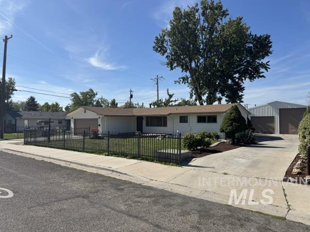 2307 S Columbus St, Boise, Idaho 83705, 3 Bedrooms, 2 Bathrooms, Residential For Sale, Price $596,000, 99002557