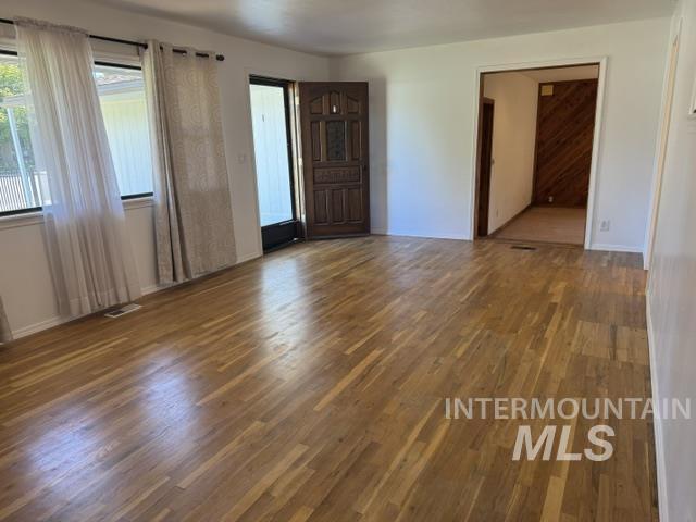 2307 S Columbus St, Boise, Idaho 83705, 3 Bedrooms, 2 Bathrooms, Residential For Sale, Price $596,000, 99002557