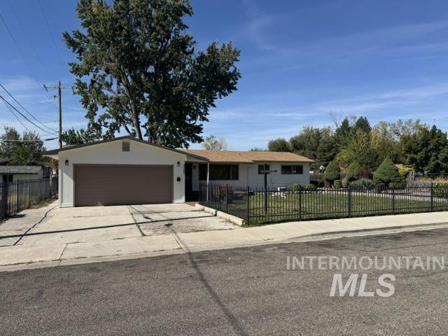 2307 S Columbus St, Boise, Idaho 83705, 3 Bedrooms, 2 Bathrooms, Residential For Sale, Price $596,000, 99002557
