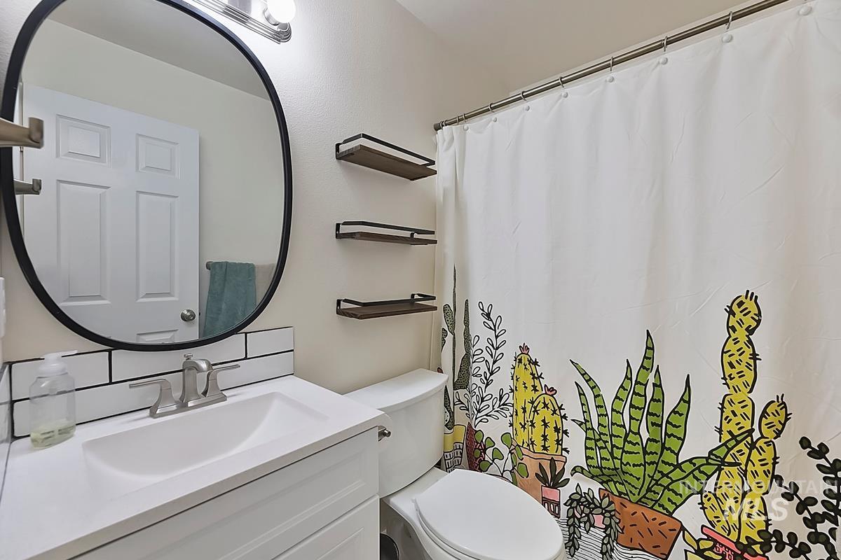 3700 E Downs Ave., Nampa, Idaho 83686, 3 Bedrooms, 2 Bathrooms, Residential For Sale, Price $374,000,MLS 99002558