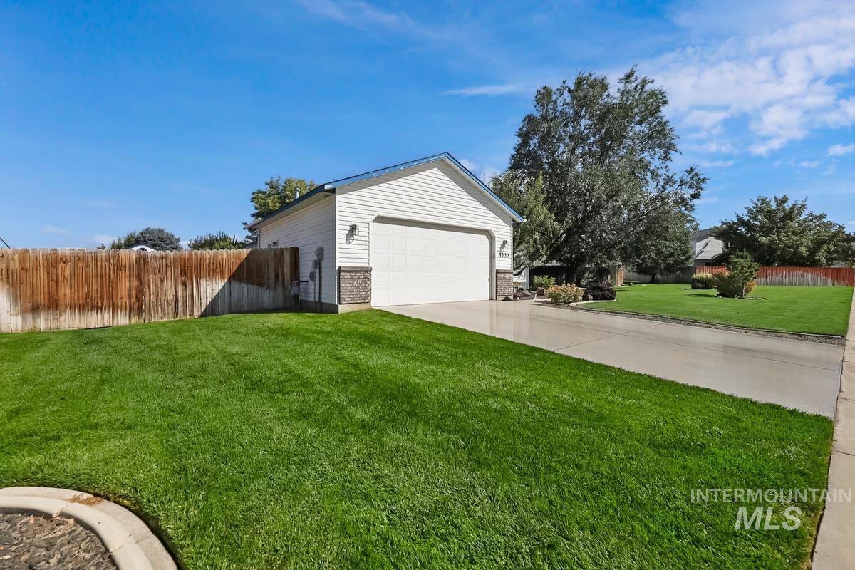 3700 E Downs Ave., Nampa, Idaho 83686, 3 Bedrooms, 2 Bathrooms, Residential For Sale, Price $374,000,MLS 99002558