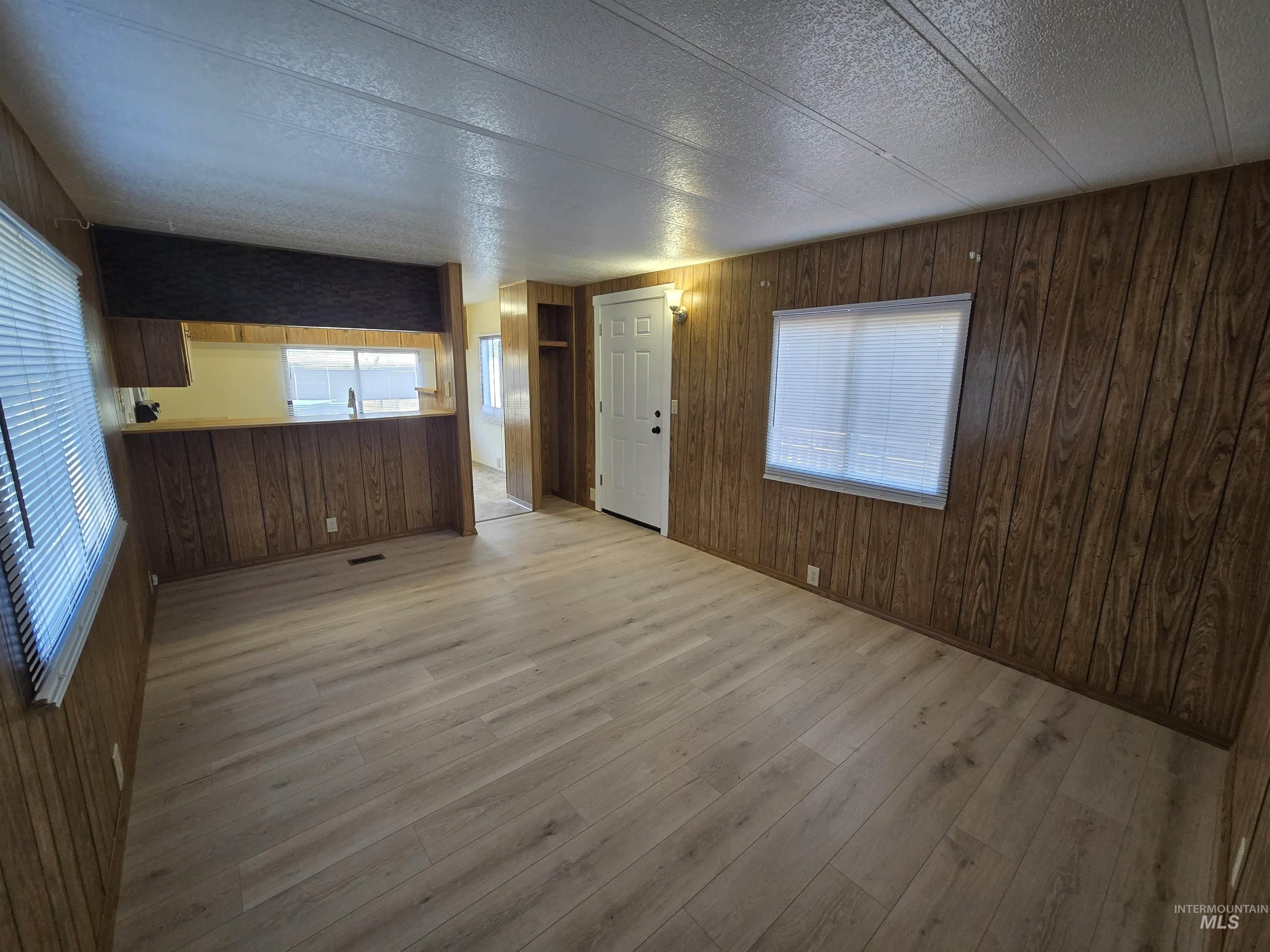 198 South Hills Road, Twin Falls, Idaho 83301, 3 Bedrooms, 1 Bathroom, Residential For Sale, Price $40,000,MLS 99002560