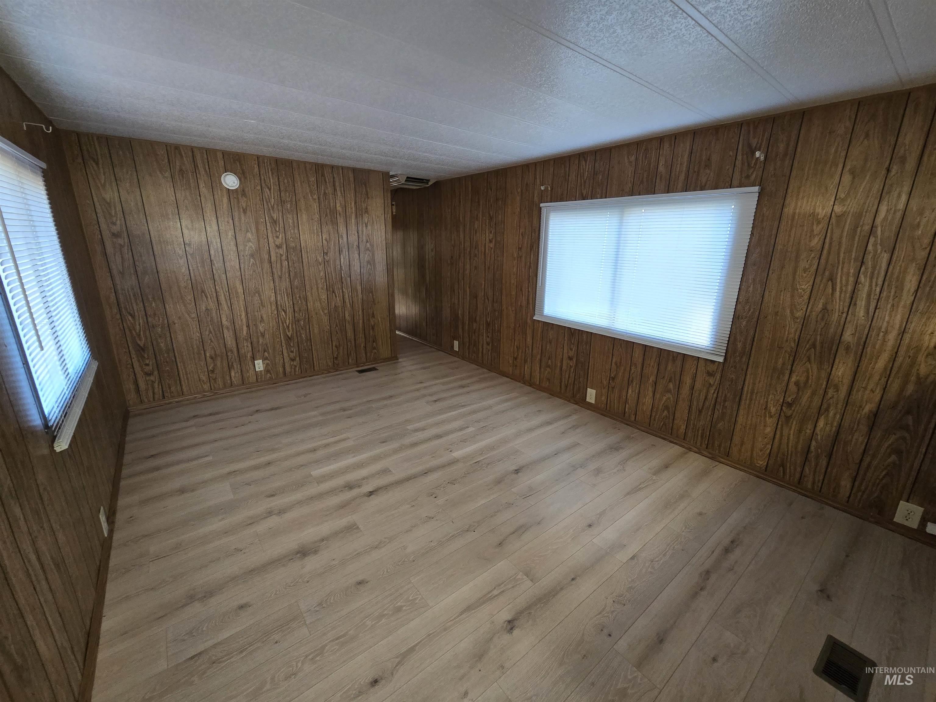 198 South Hills Road, Twin Falls, Idaho 83301, 3 Bedrooms, 1 Bathroom, Residential For Sale, Price $40,000,MLS 99002560