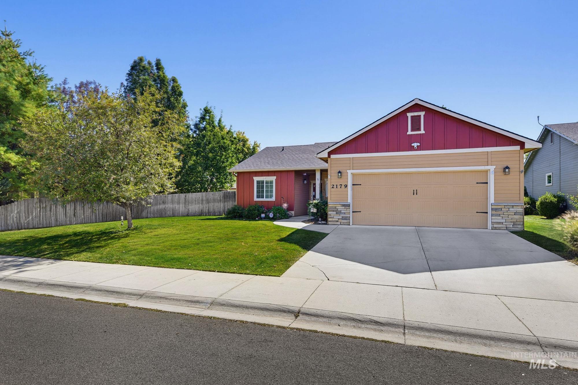 2179 W Fieldstream Dr, Meridian, Idaho 83646, 3 Bedrooms, 2 Bathrooms, Residential For Sale, Price $429,900,MLS 99002563