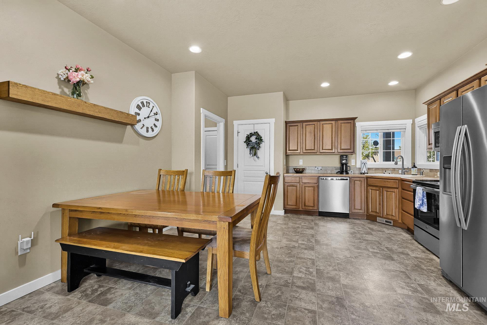 2179 W Fieldstream Dr, Meridian, Idaho 83646, 3 Bedrooms, 2 Bathrooms, Residential For Sale, Price $429,900,MLS 99002563