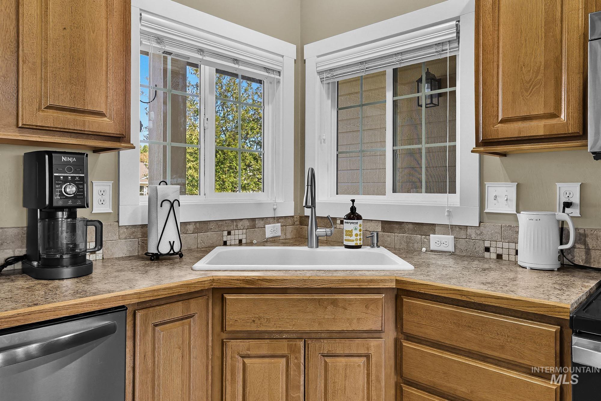 2179 W Fieldstream Dr, Meridian, Idaho 83646, 3 Bedrooms, 2 Bathrooms, Residential For Sale, Price $429,900,MLS 99002563
