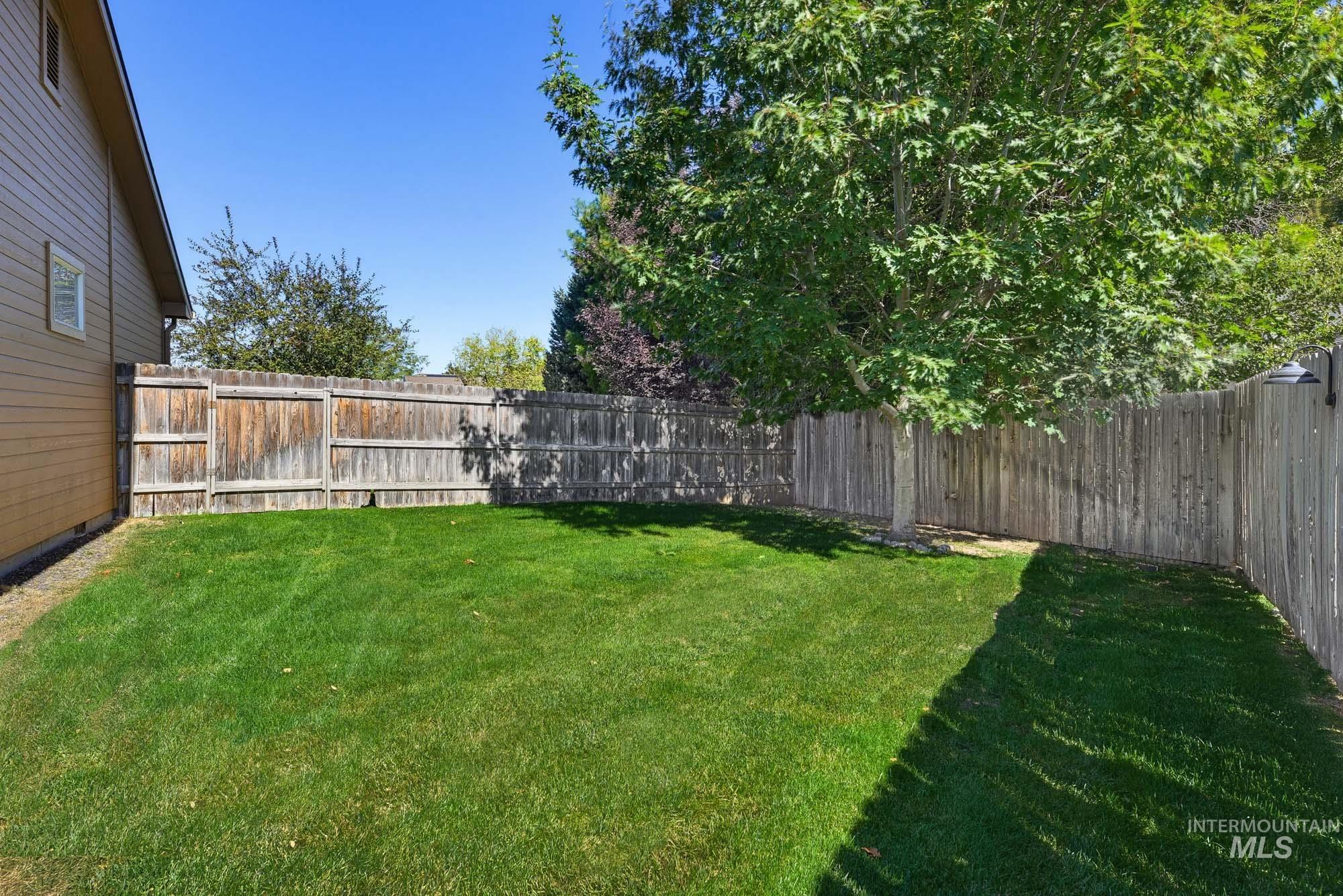 2179 W Fieldstream Dr, Meridian, Idaho 83646, 3 Bedrooms, 2 Bathrooms, Residential For Sale, Price $429,900,MLS 99002563
