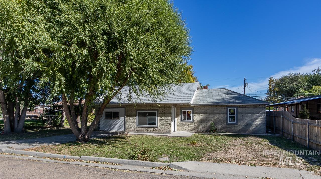 609 E Freeport, Caldwell, Idaho 83605, 2 Bedrooms, 1 Bathroom, Residential For Sale, Price $296,900,MLS 99002566