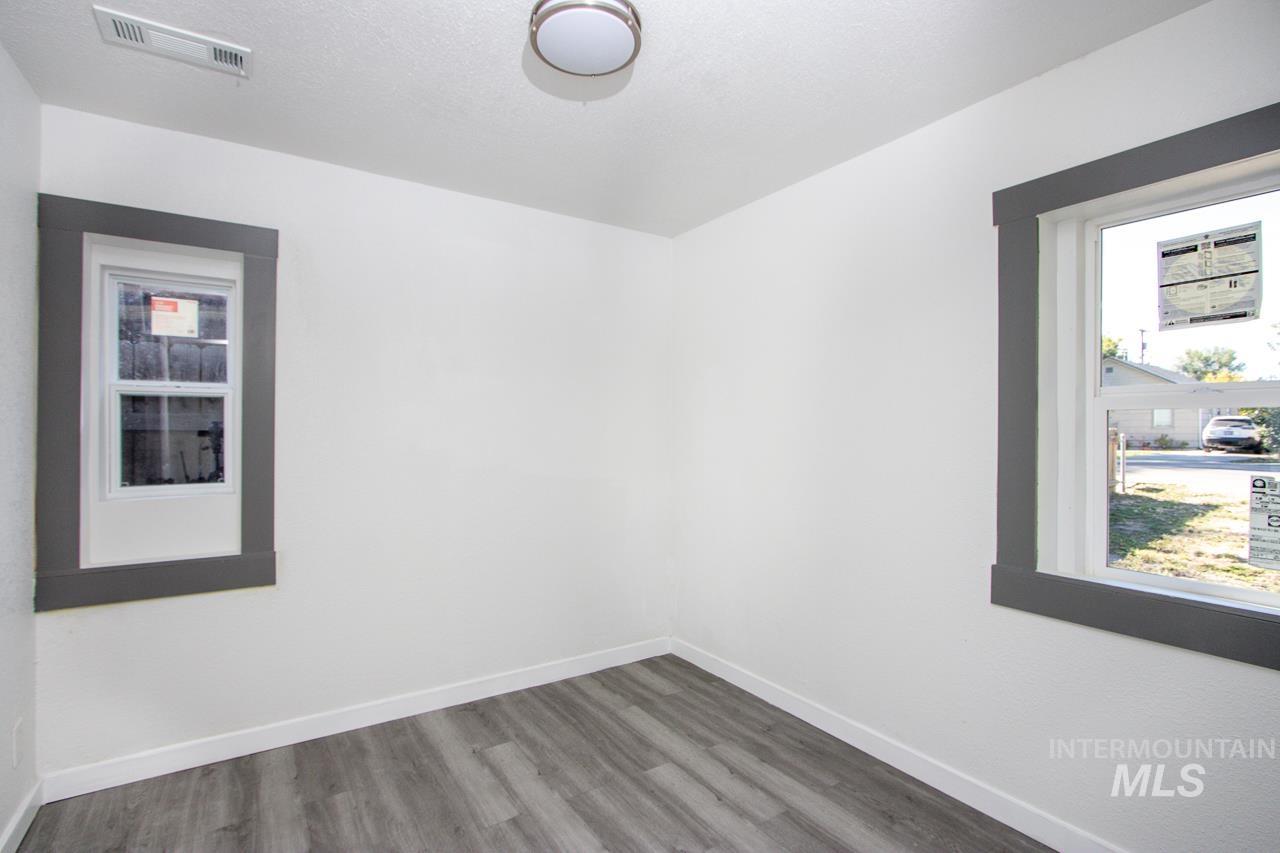 609 E Freeport, Caldwell, Idaho 83605, 2 Bedrooms, 1 Bathroom, Residential For Sale, Price $295,000, 99002566