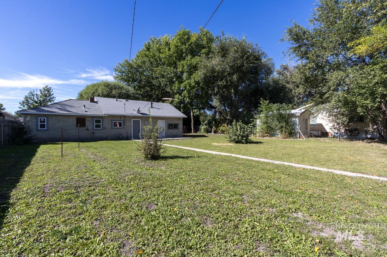 609 E Freeport, Caldwell, Idaho 83605, 2 Bedrooms, 1 Bathroom, Residential For Sale, Price $296,900,MLS 99002566