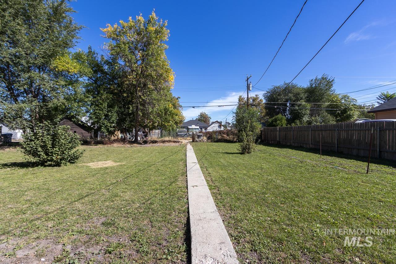 609 E Freeport, Caldwell, Idaho 83605, 2 Bedrooms, 1 Bathroom, Residential For Sale, Price $295,000, 99002566