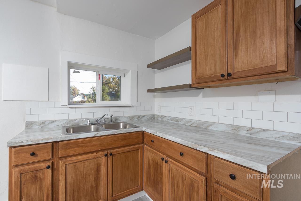 609 E Freeport, Caldwell, Idaho 83605, 2 Bedrooms, 1 Bathroom, Residential For Sale, Price $296,900,MLS 99002566