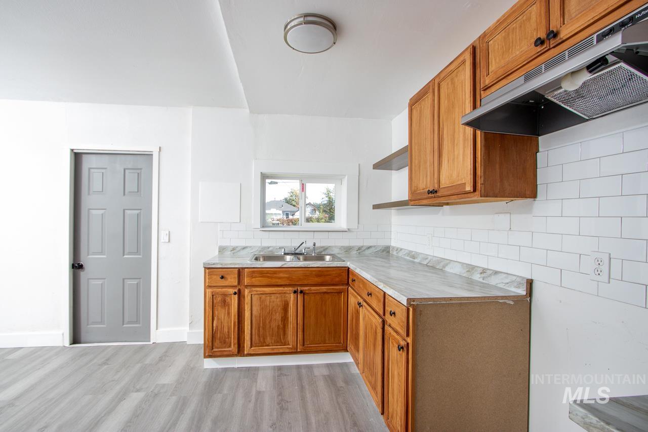 609 E Freeport, Caldwell, Idaho 83605, 2 Bedrooms, 1 Bathroom, Residential For Sale, Price $295,000, 99002566