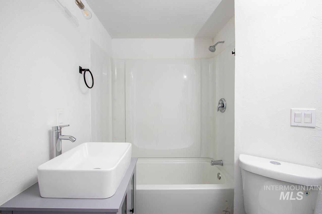 609 E Freeport, Caldwell, Idaho 83605, 2 Bedrooms, 1 Bathroom, Residential For Sale, Price $296,900,MLS 99002566