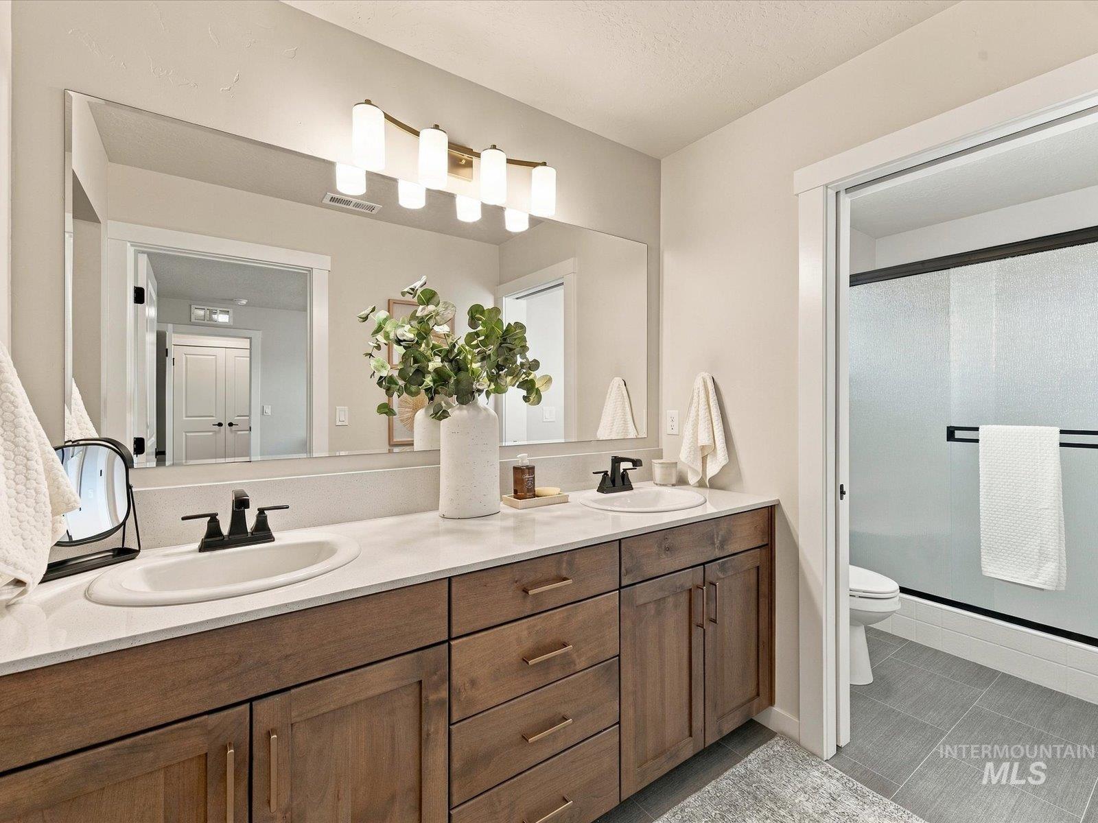 1553 W Homestake St., Meridian, Idaho 83646, 3 Bedrooms, 2.5 Bathrooms, Residential For Sale, Price $459,900,MLS 99002570