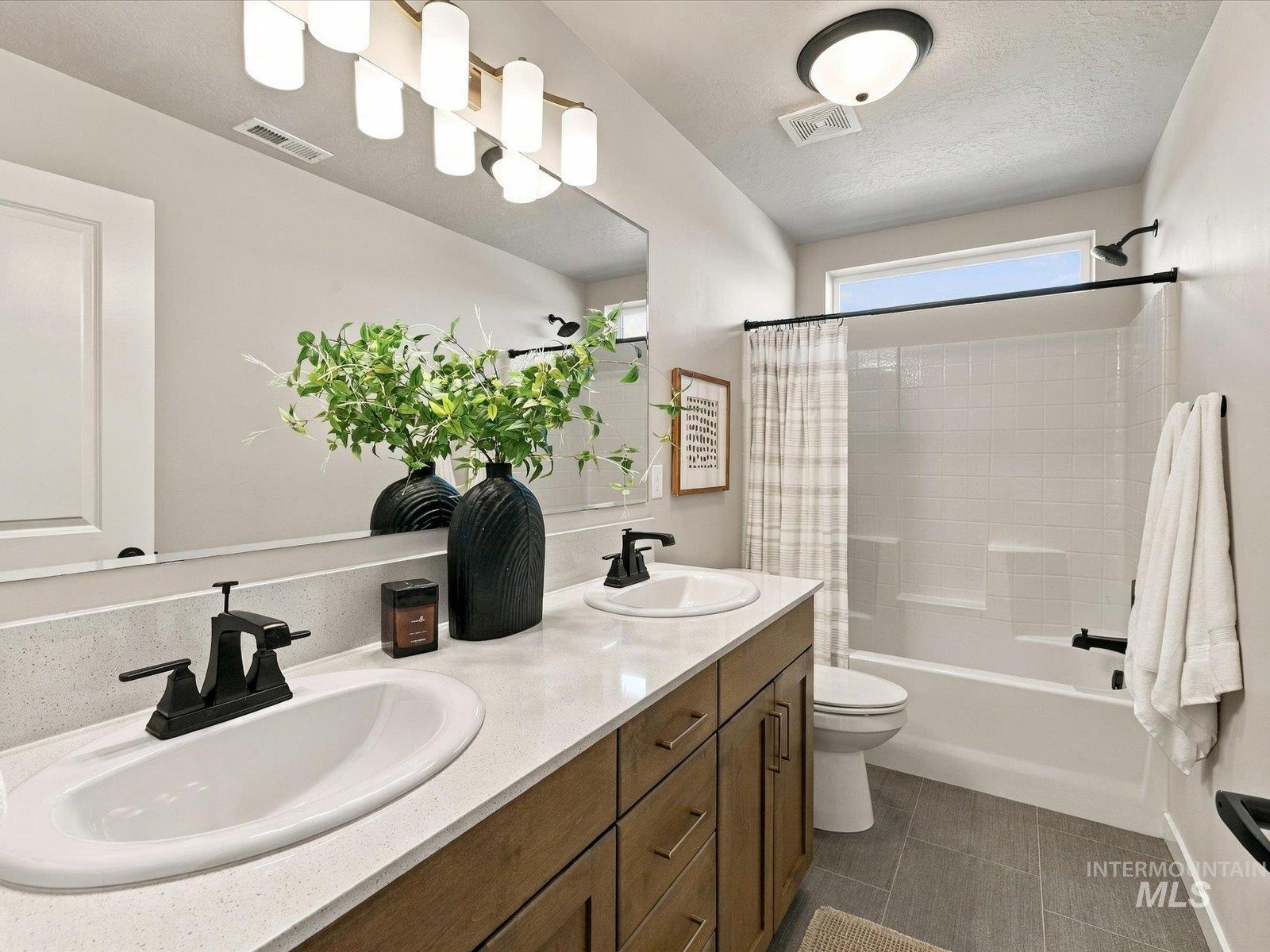 1553 W Homestake St., Meridian, Idaho 83646, 3 Bedrooms, 2.5 Bathrooms, Residential For Sale, Price $459,900,MLS 99002570