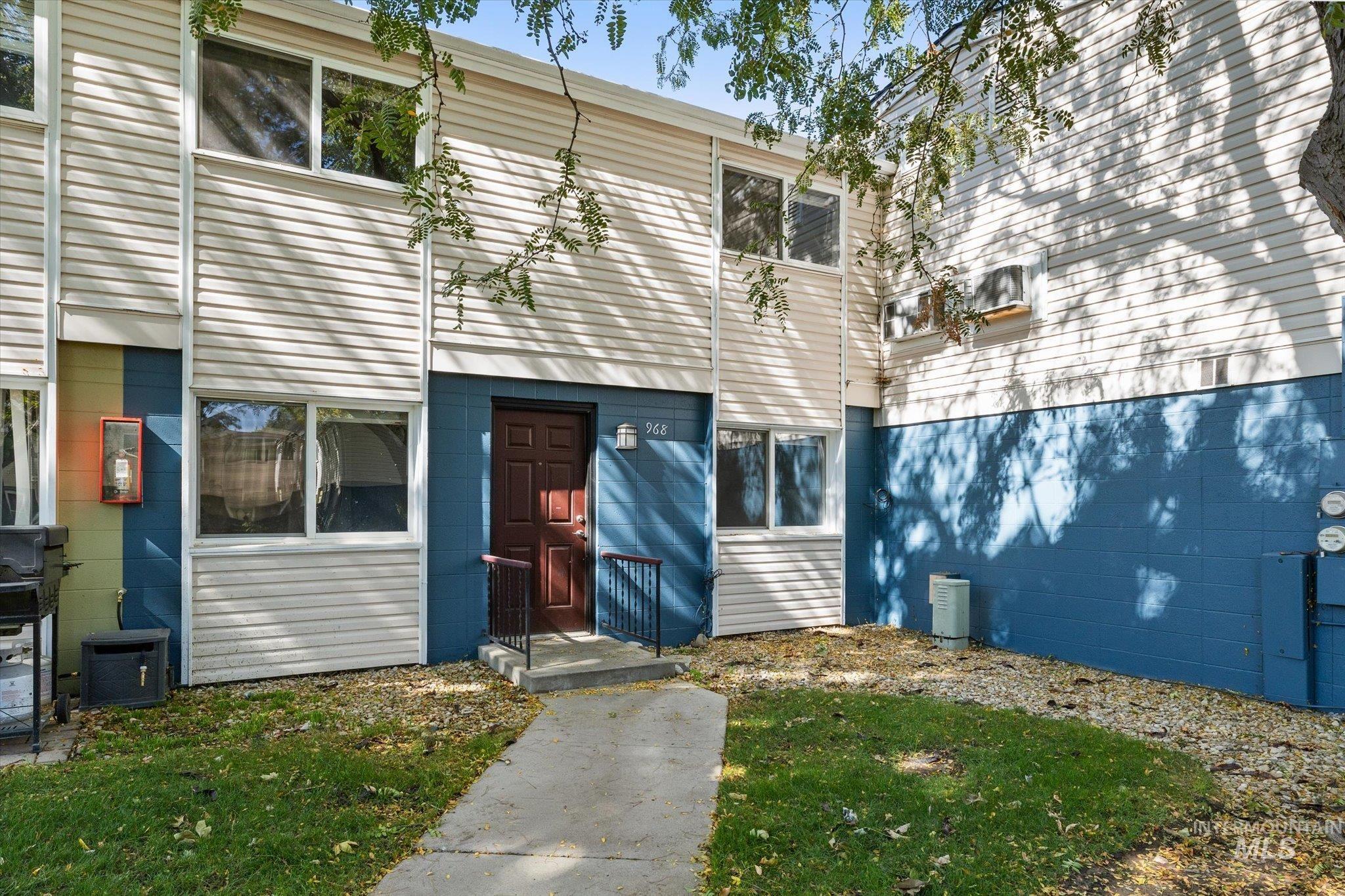 968 S Curtis Rd, Boise, Idaho 83705, 2 Bedrooms, 1.5 Bathrooms, Residential For Sale, Price $265,000,MLS 99002571
