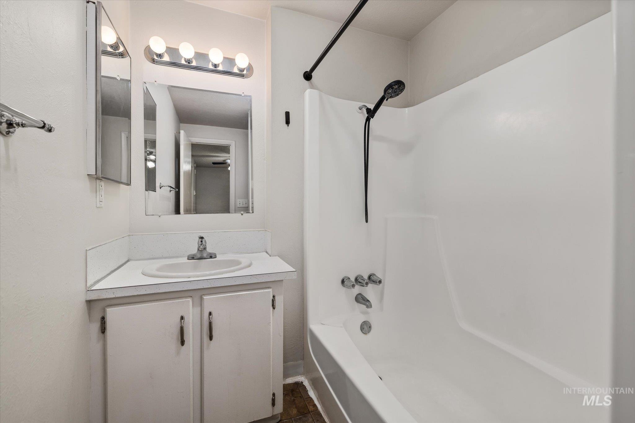 968 S Curtis Rd, Boise, Idaho 83705, 2 Bedrooms, 1.5 Bathrooms, Residential For Sale, Price $265,000,MLS 99002571