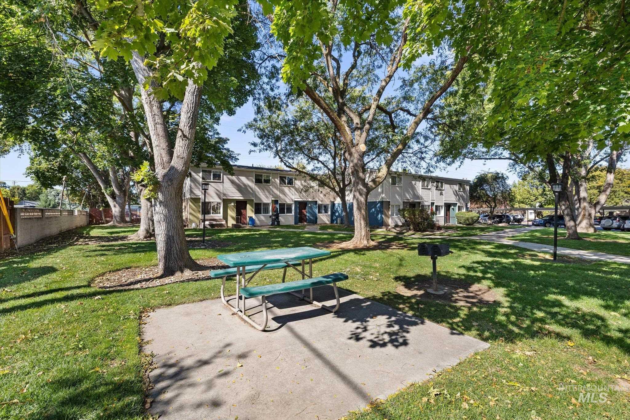 968 S Curtis Rd, Boise, Idaho 83705, 2 Bedrooms, 1.5 Bathrooms, Residential For Sale, Price $265,000,MLS 99002571