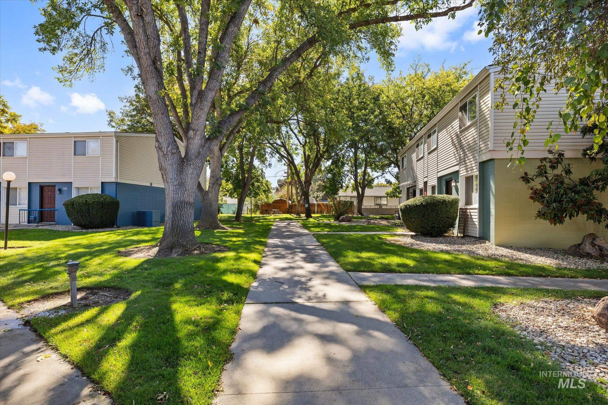 968 S Curtis Rd, Boise, Idaho 83705, 2 Bedrooms, 1.5 Bathrooms, Residential For Sale, Price $265,000,MLS 99002571