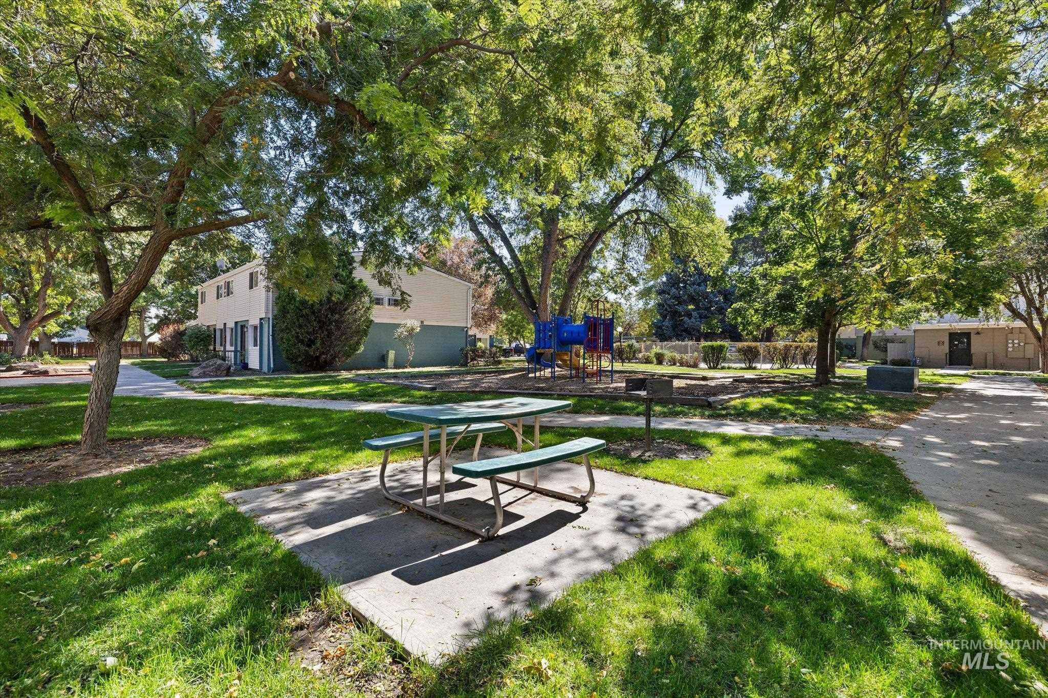 968 S Curtis Rd, Boise, Idaho 83705, 2 Bedrooms, 1.5 Bathrooms, Residential For Sale, Price $265,000,MLS 99002571