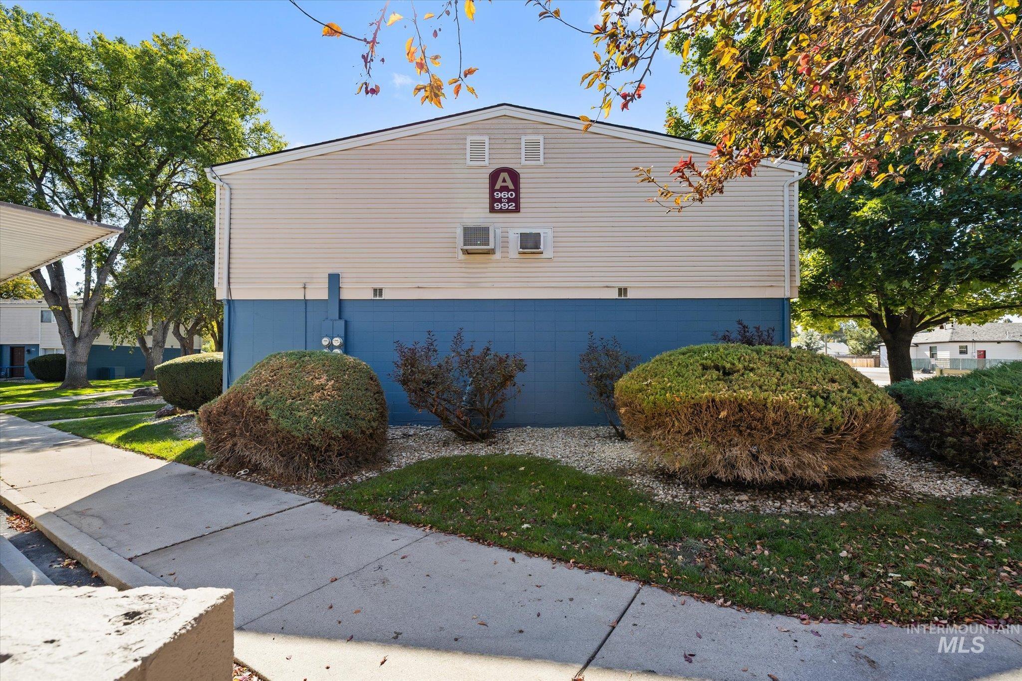 968 S Curtis Rd, Boise, Idaho 83705, 2 Bedrooms, 1.5 Bathrooms, Residential For Sale, Price $265,000,MLS 99002571
