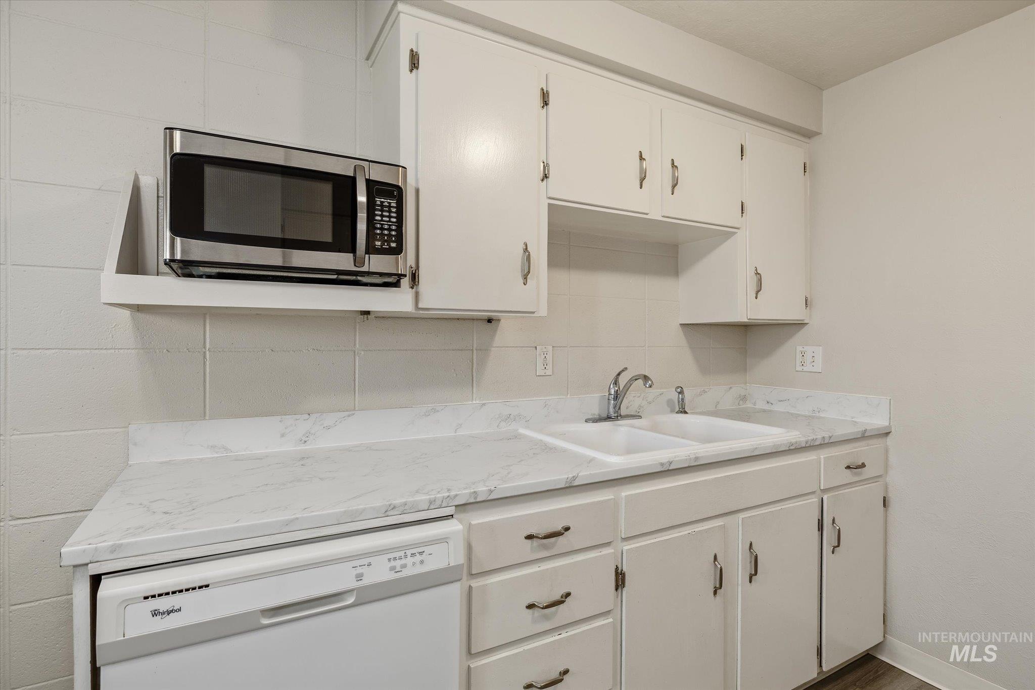 968 S Curtis Rd, Boise, Idaho 83705, 2 Bedrooms, 1.5 Bathrooms, Residential For Sale, Price $265,000,MLS 99002571