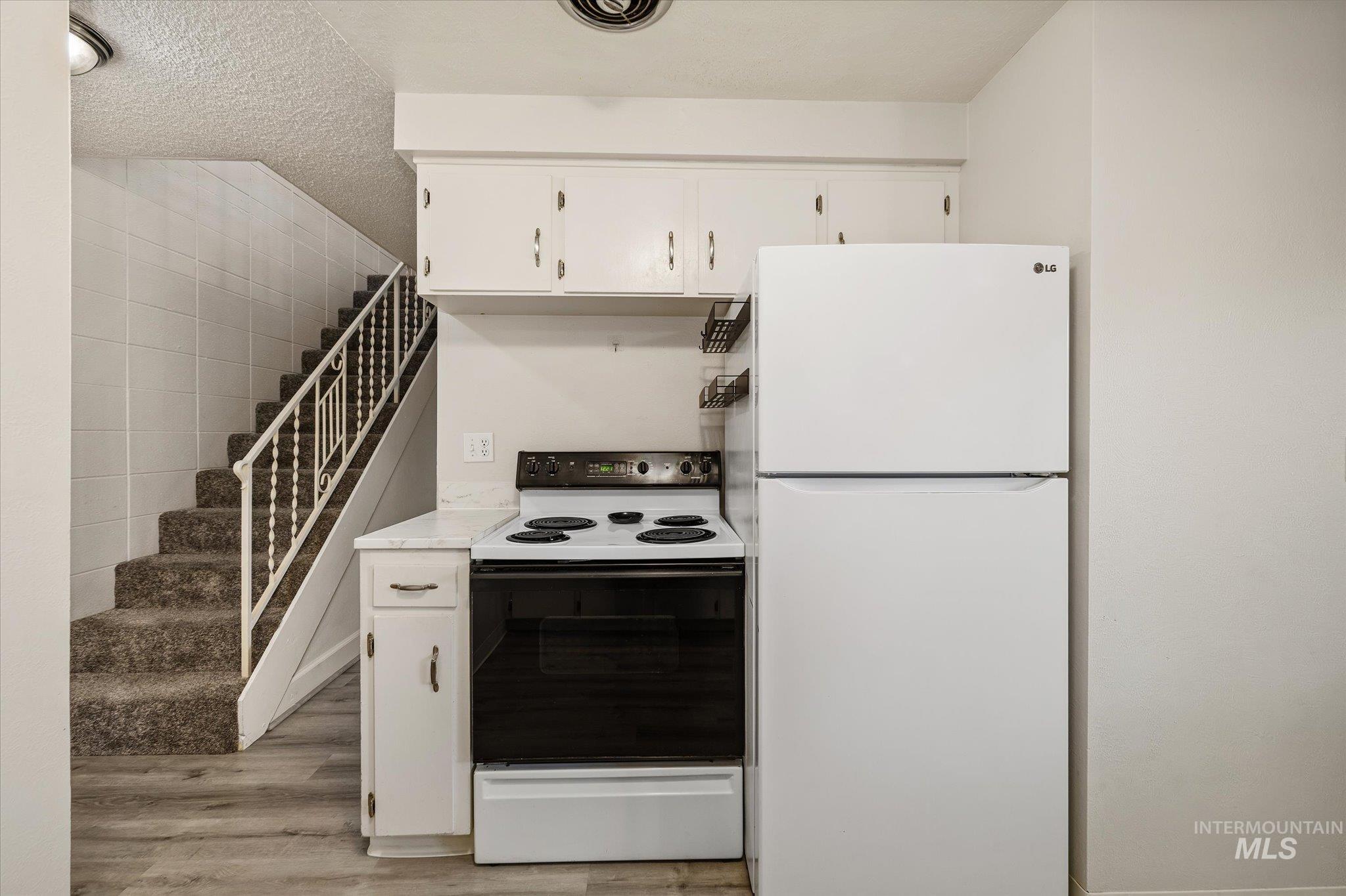 968 S Curtis Rd, Boise, Idaho 83705, 2 Bedrooms, 1.5 Bathrooms, Residential For Sale, Price $265,000,MLS 99002571