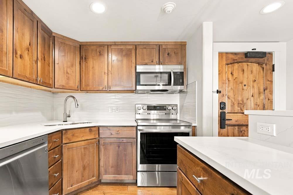 75 Arling Center Ct, Donnelly, Idaho 83615, 2 Bedrooms, 1 Bathroom, Residential For Sale, Price $949,900,MLS 99002580