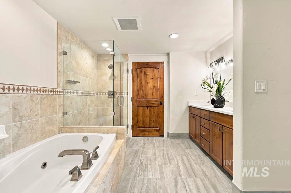 75 Arling Center Ct, Donnelly, Idaho 83615, 2 Bedrooms, 1 Bathroom, Residential For Sale, Price $949,900,MLS 99002580