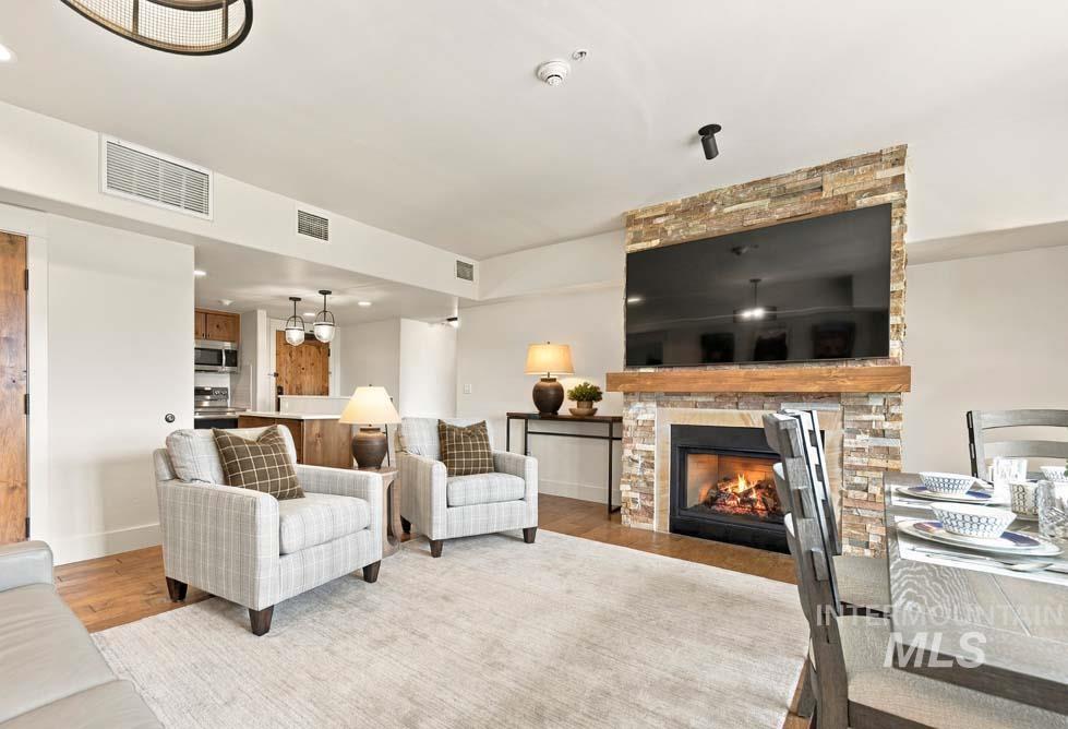 75 Arling Center Ct, Donnelly, Idaho 83615, 2 Bedrooms, 1 Bathroom, Residential For Sale, Price $949,900,MLS 99002580