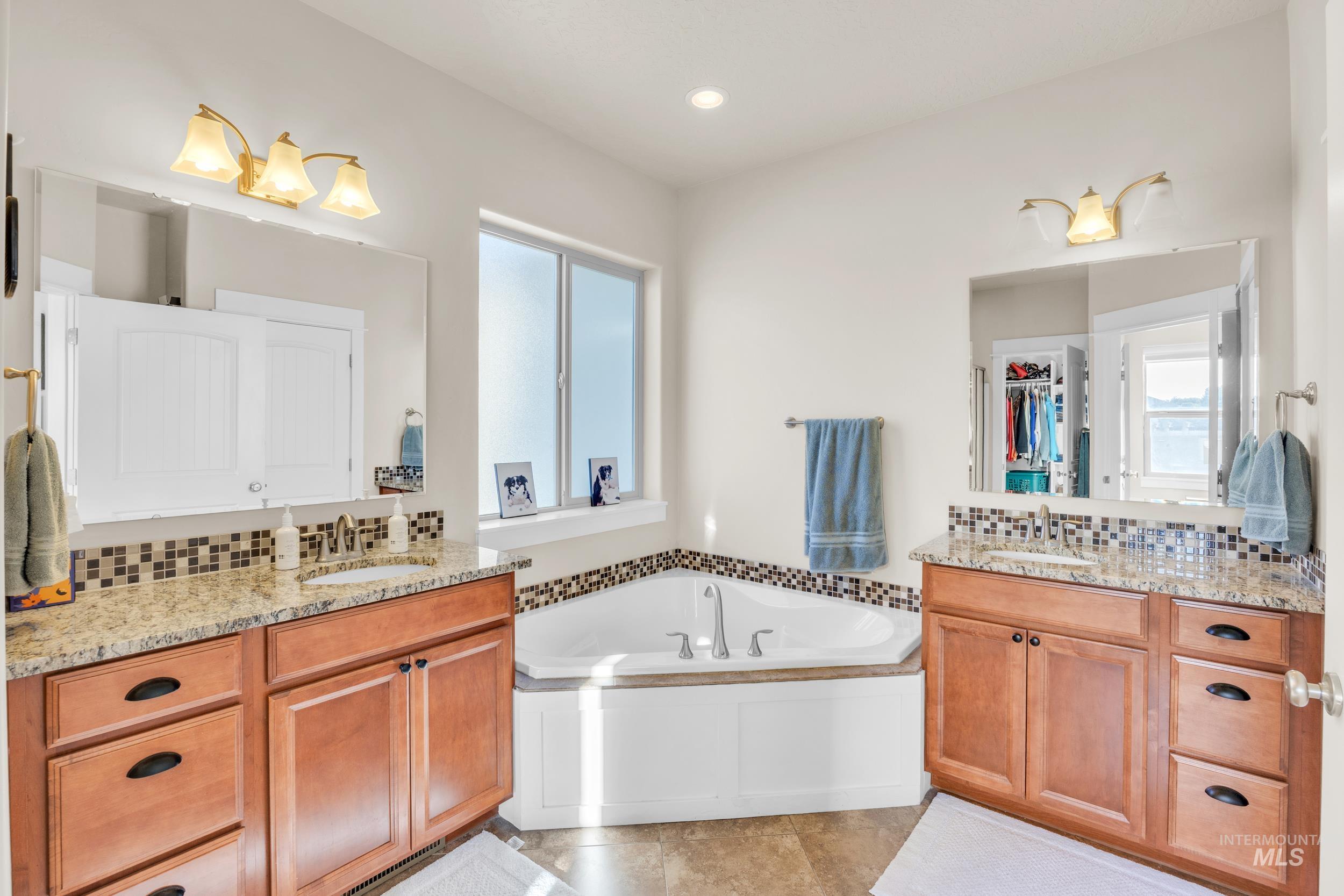 367 N Magnolia Pl, Middleton, Idaho 83644, 3 Bedrooms, 2.5 Bathrooms, Residential For Sale, Price $473,000,MLS 99002581