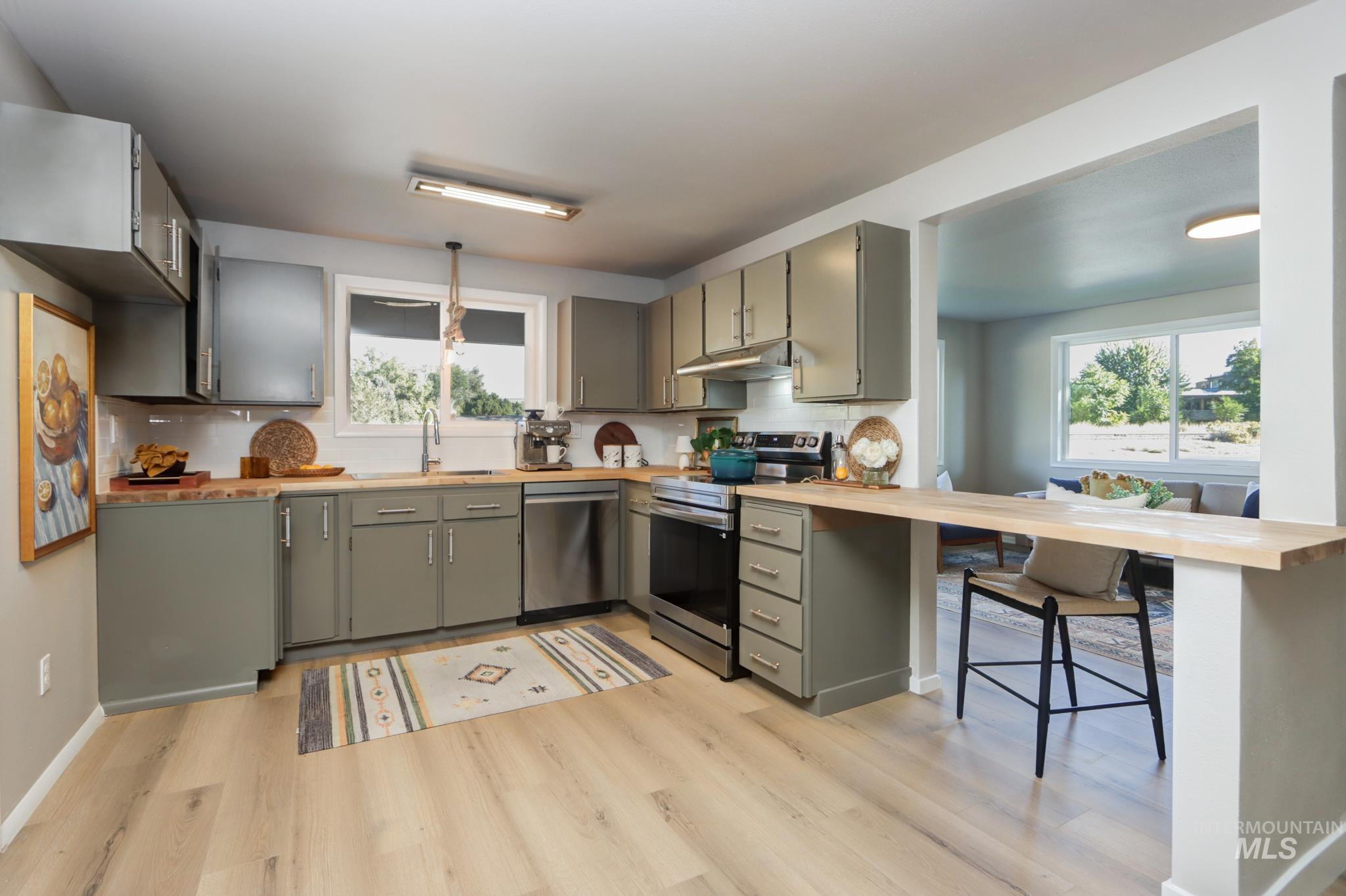 3215 W Alpine Street, Boise, Idaho 83705, 3 Bedrooms, 1 Bathroom, Residential For Sale, Price $469,900, 99002582