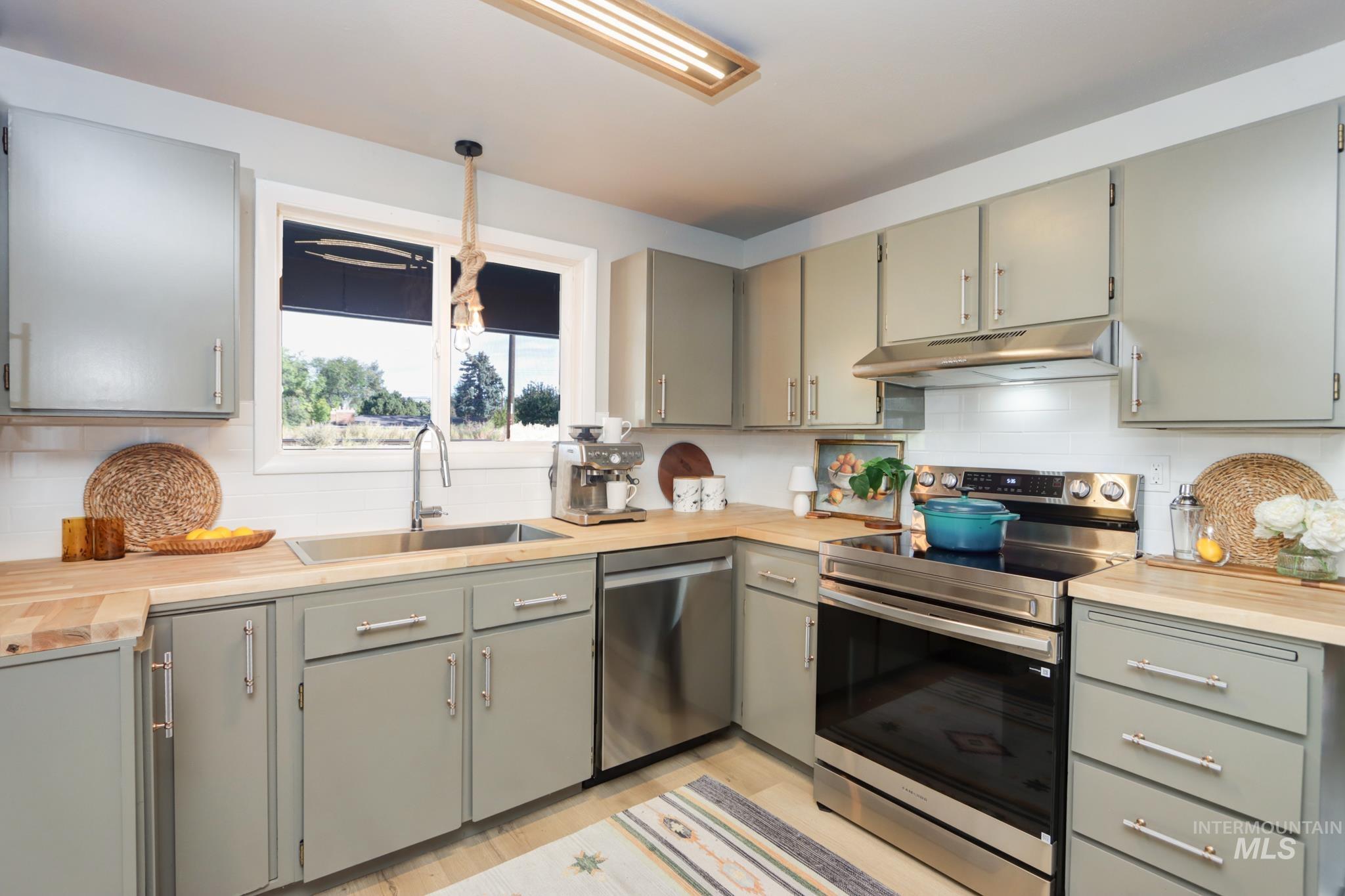 3215 W Alpine Street, Boise, Idaho 83705, 3 Bedrooms, 1 Bathroom, Residential For Sale, Price $469,900, 99002582