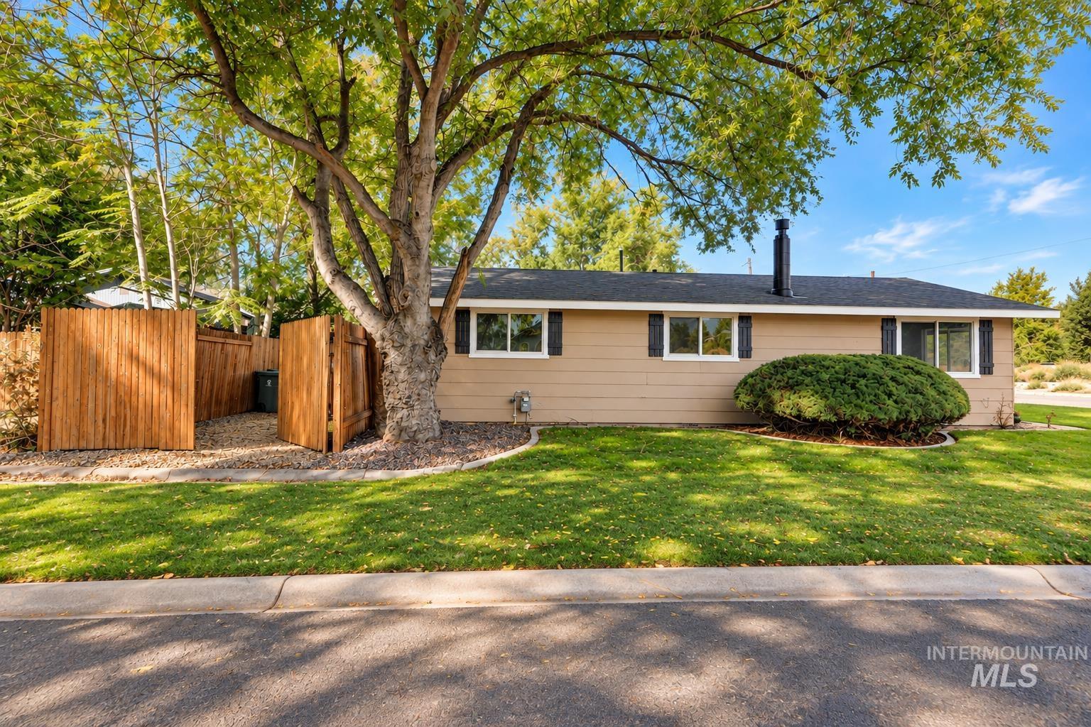 3215 W Alpine Street, Boise, Idaho 83705, 3 Bedrooms, 1 Bathroom, Residential For Sale, Price $469,900, 99002582