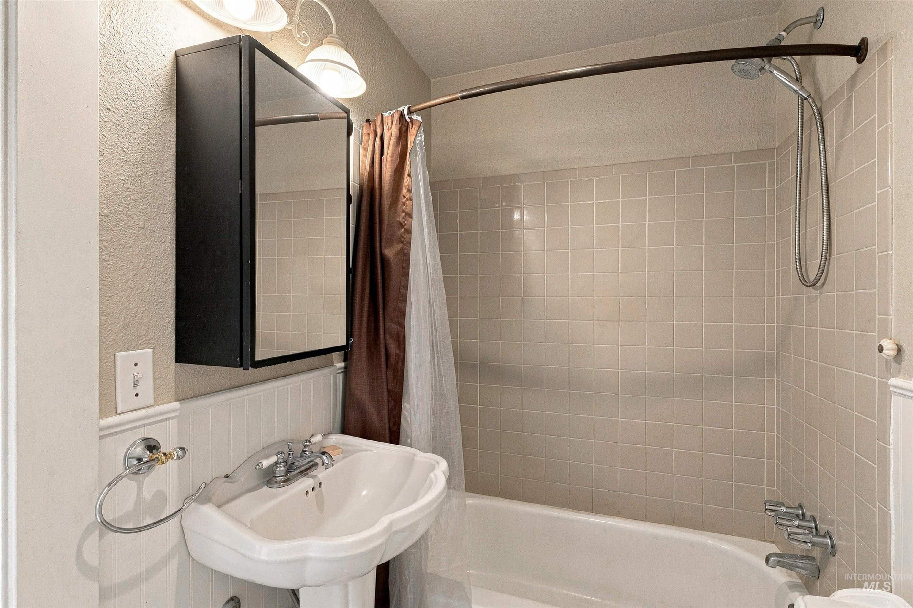 1710 1st St S, Nampa, Idaho 83651, 2 Bedrooms, 1 Bathroom, Residential For Sale, Price $280,000,MLS 99002586